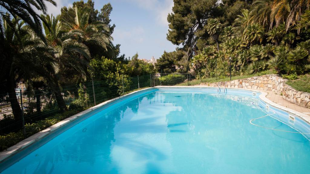 Residence-Villa-Marina-Imperia-Schwimmbad