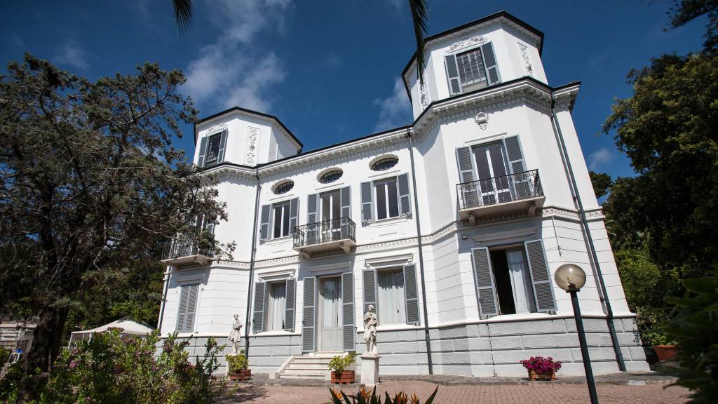 Residence-Villa-Marina-Imperia-Main-Entrance