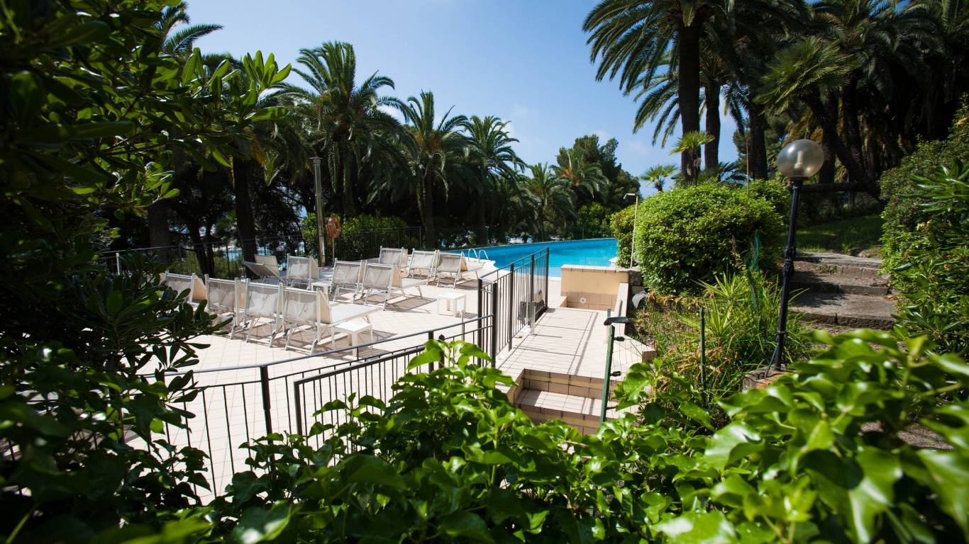 Residence-Villa-Marina-Imperia-Entrance-Pool